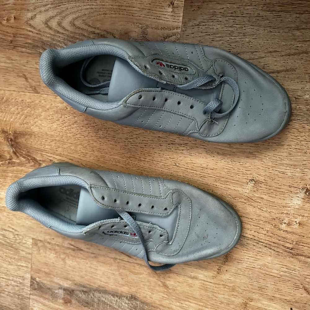 Yeezy Sneakers